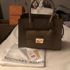 Michael Kors crossbody/hand bag.